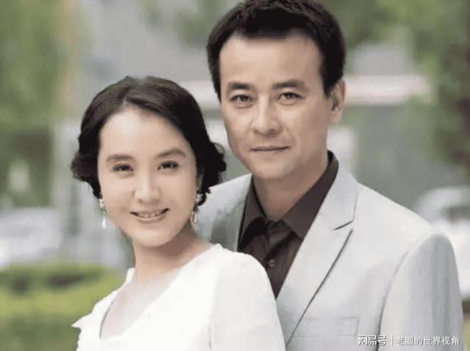 恩愛十幾年難抵殘酷現(xiàn)實(shí)？羅鋼娶小23歲郝蕾年齡差原來不算坎(圖8)